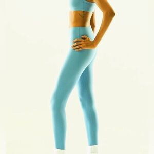[NWT] Aritzia TnaCHILL Hi-Rise Legging | Adriatic Blue | M